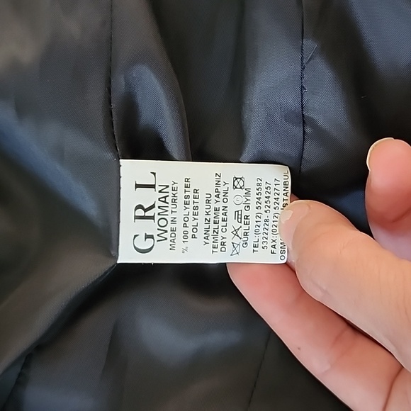 Gorgeous black blazer with checkered trimming - Picture 3 of 4